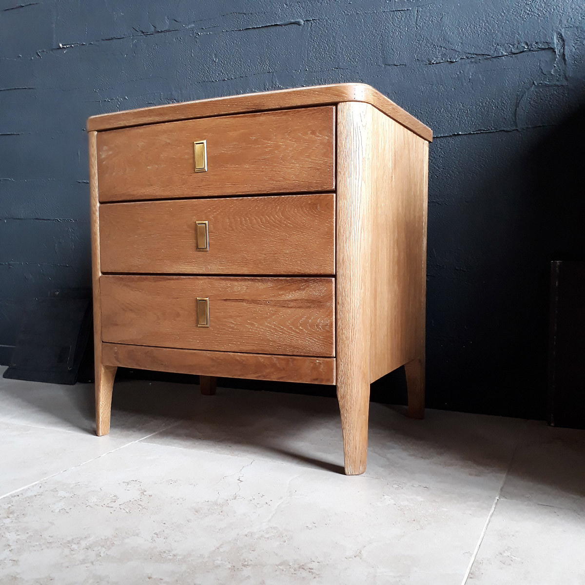 Тумба с тремя ящиками