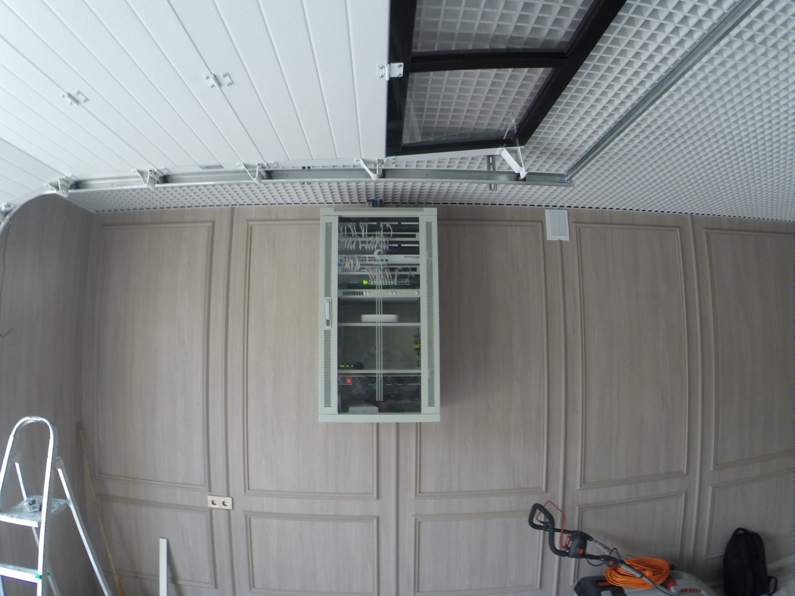 Системы ЛВС, Wi-Fi, видеонаблюдения, домофонии, усиления GSM в коттедже