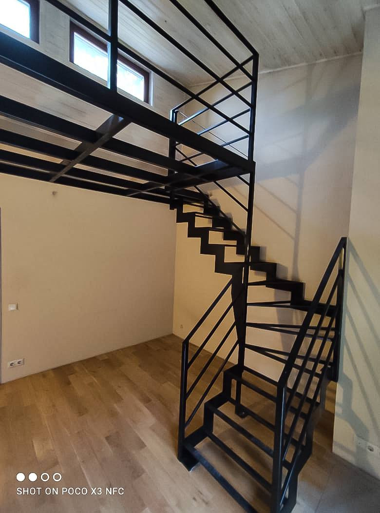 Обложка проекта: Антресольный этаж плюс открытая лестница