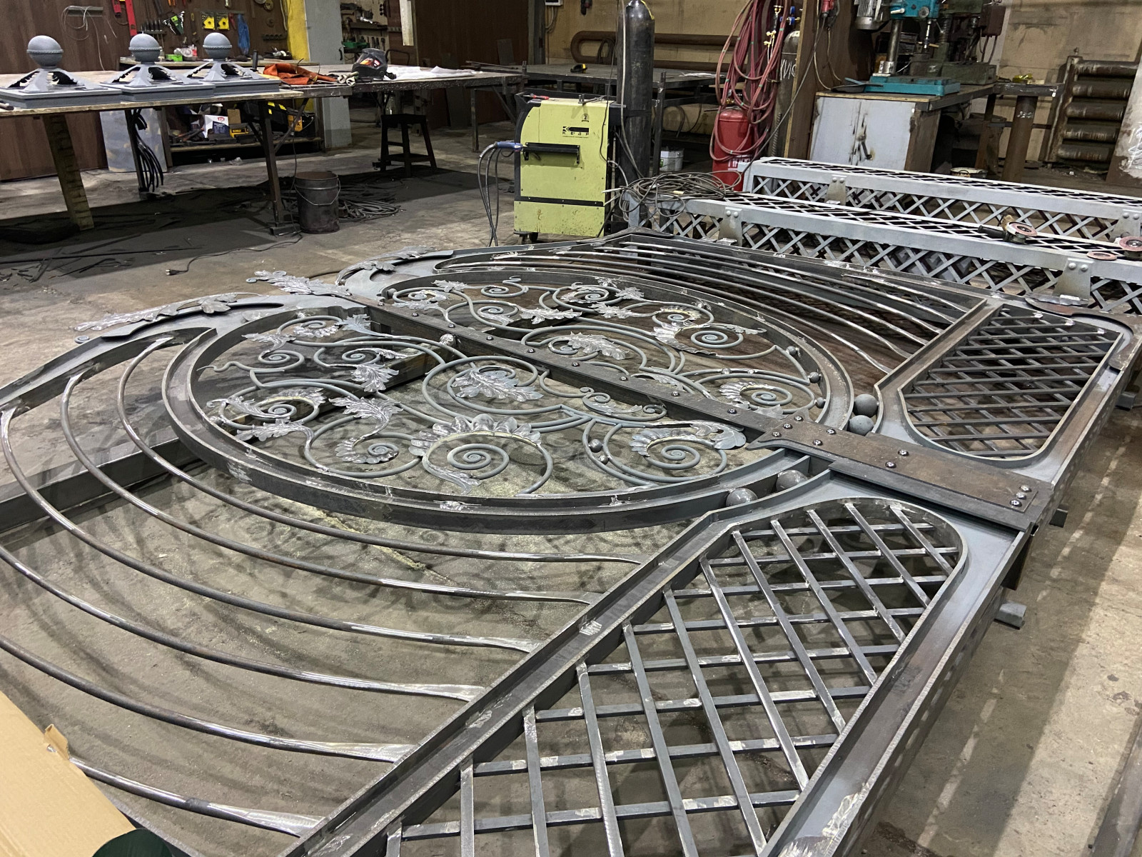 Европейские кованые ворота.