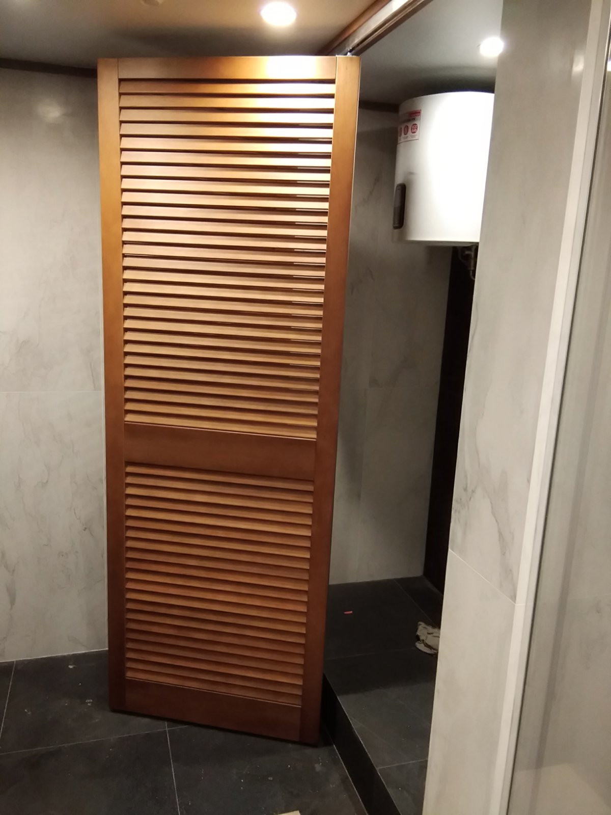 Жалюзийные двери