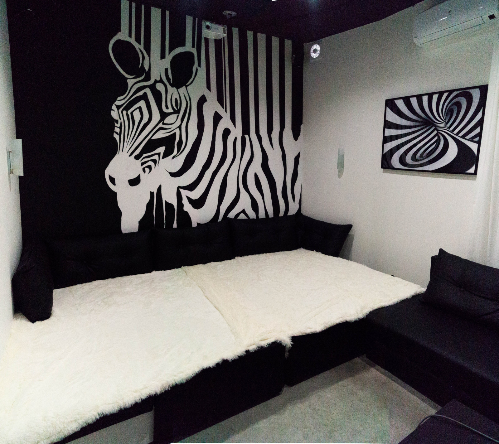 Обложка проекта: Антикинотеатр Кинохауз г. Калининград