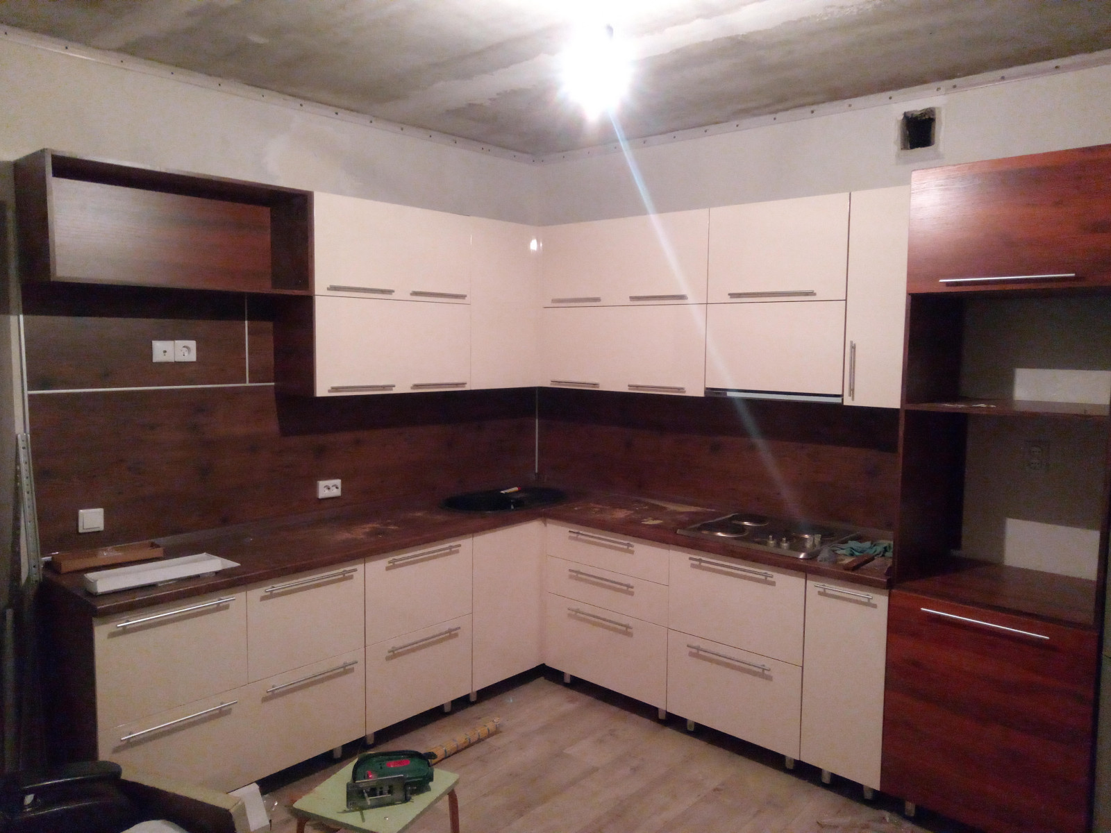 шкафы купе, кухни. прихожие. столы.тумбочки. комоды