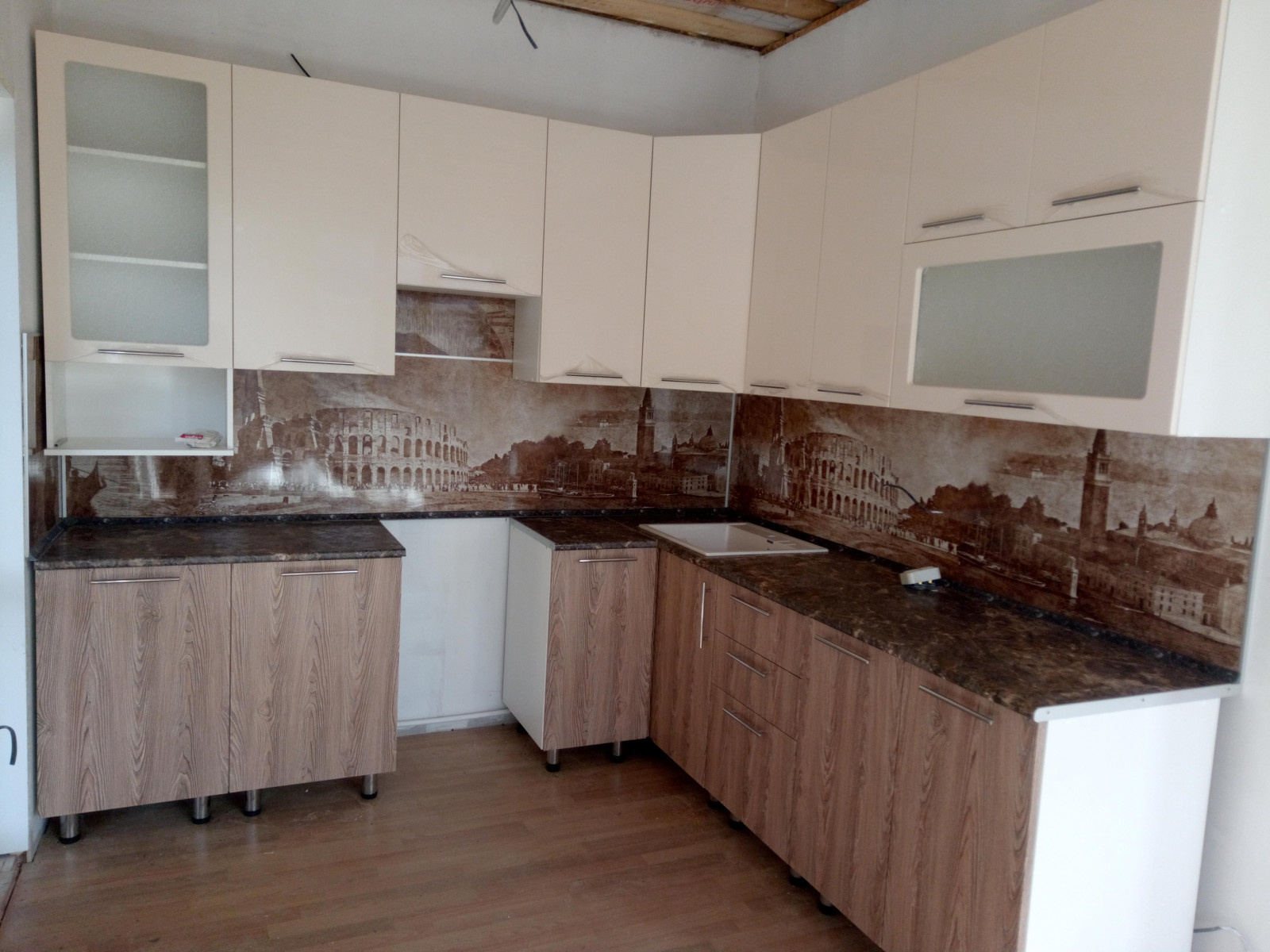 шкафы купе, кухни. прихожие. столы.тумбочки. комоды