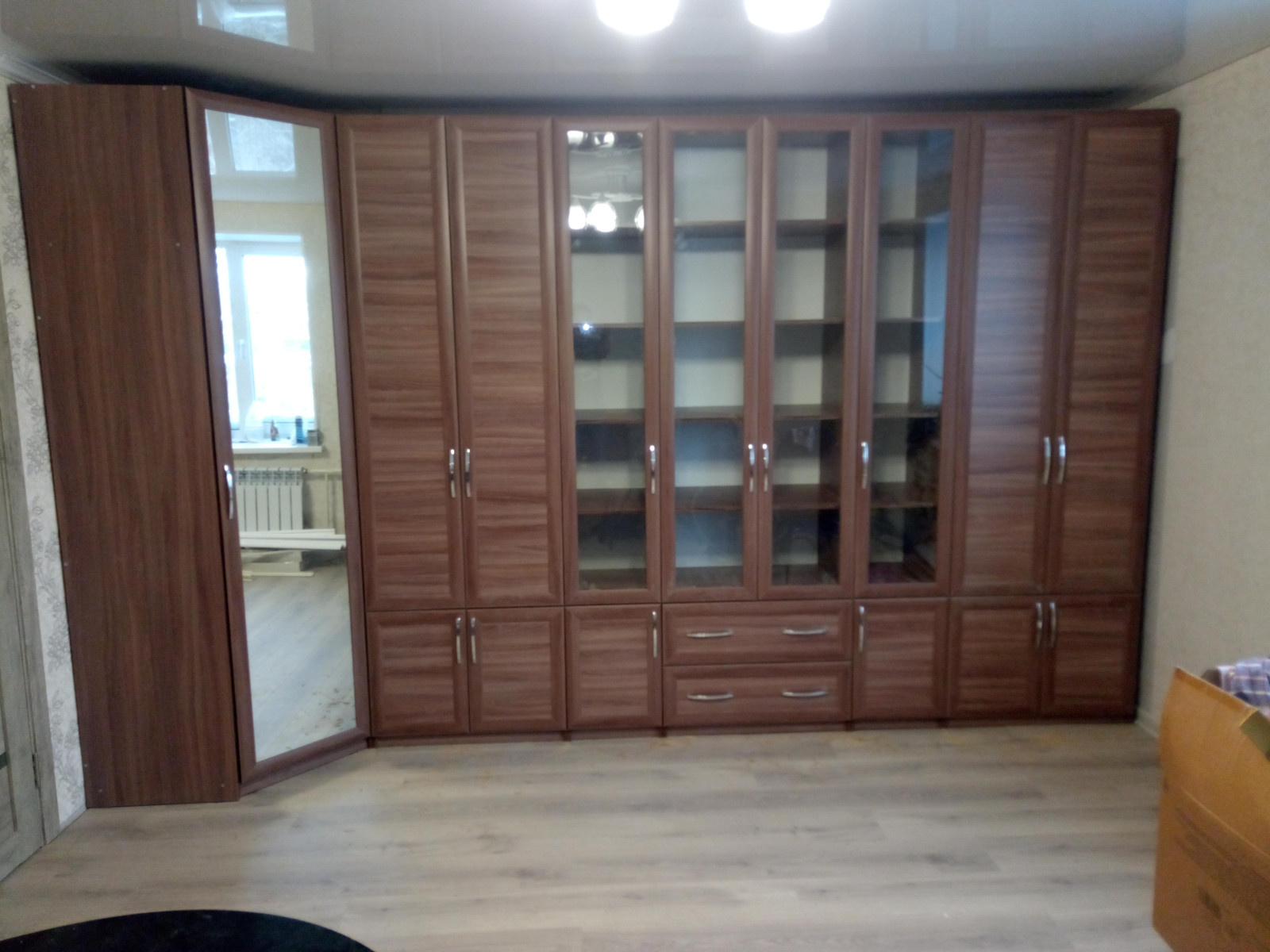 шкафы купе, кухни. прихожие. столы.тумбочки. комоды