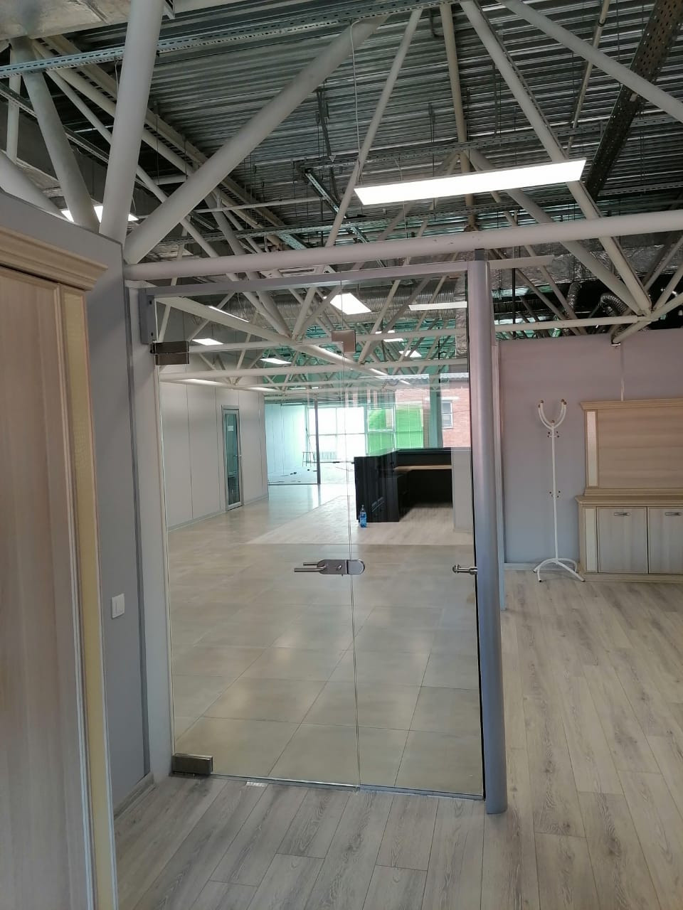 Цельностеклянные перегородки