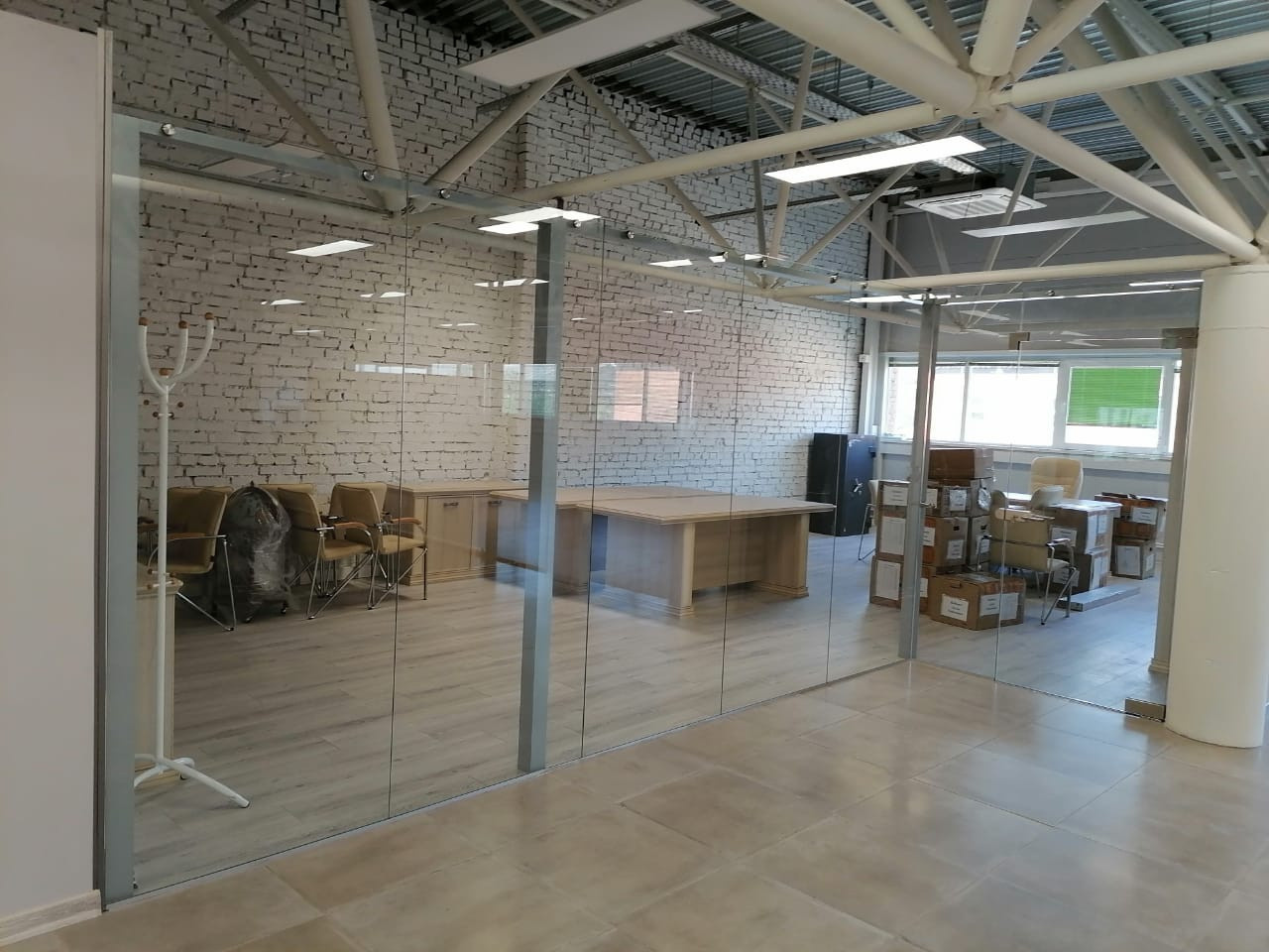 Цельностеклянные перегородки