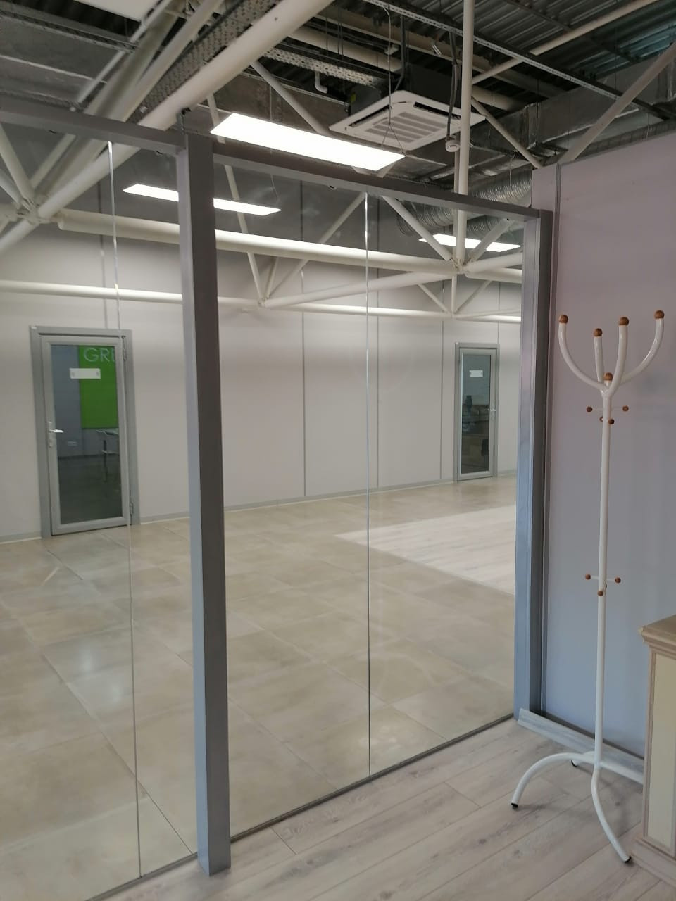 Цельностеклянные перегородки