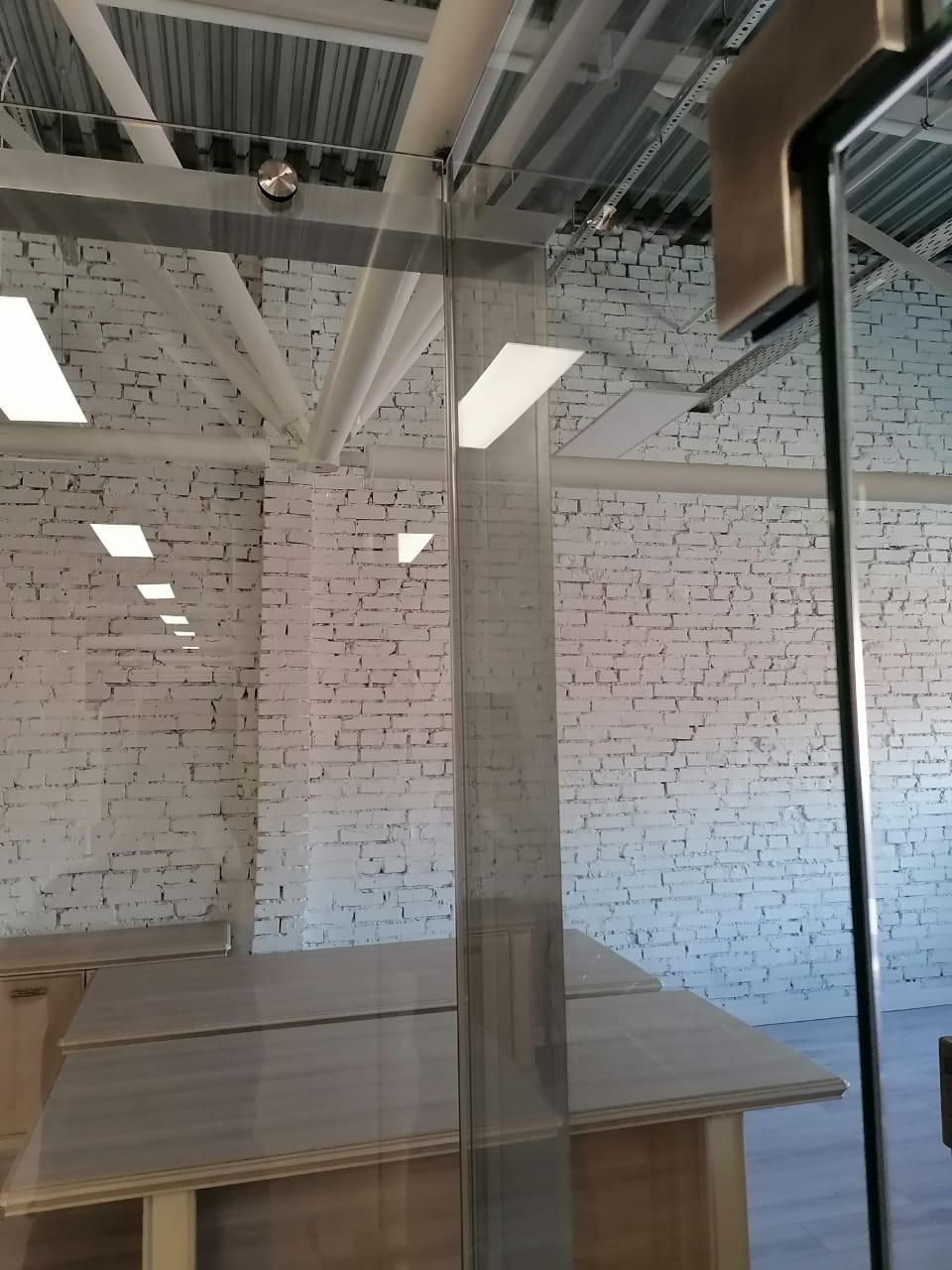 Цельностеклянные перегородки