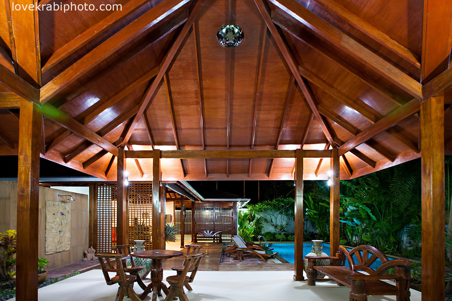 Вилла с бассеином