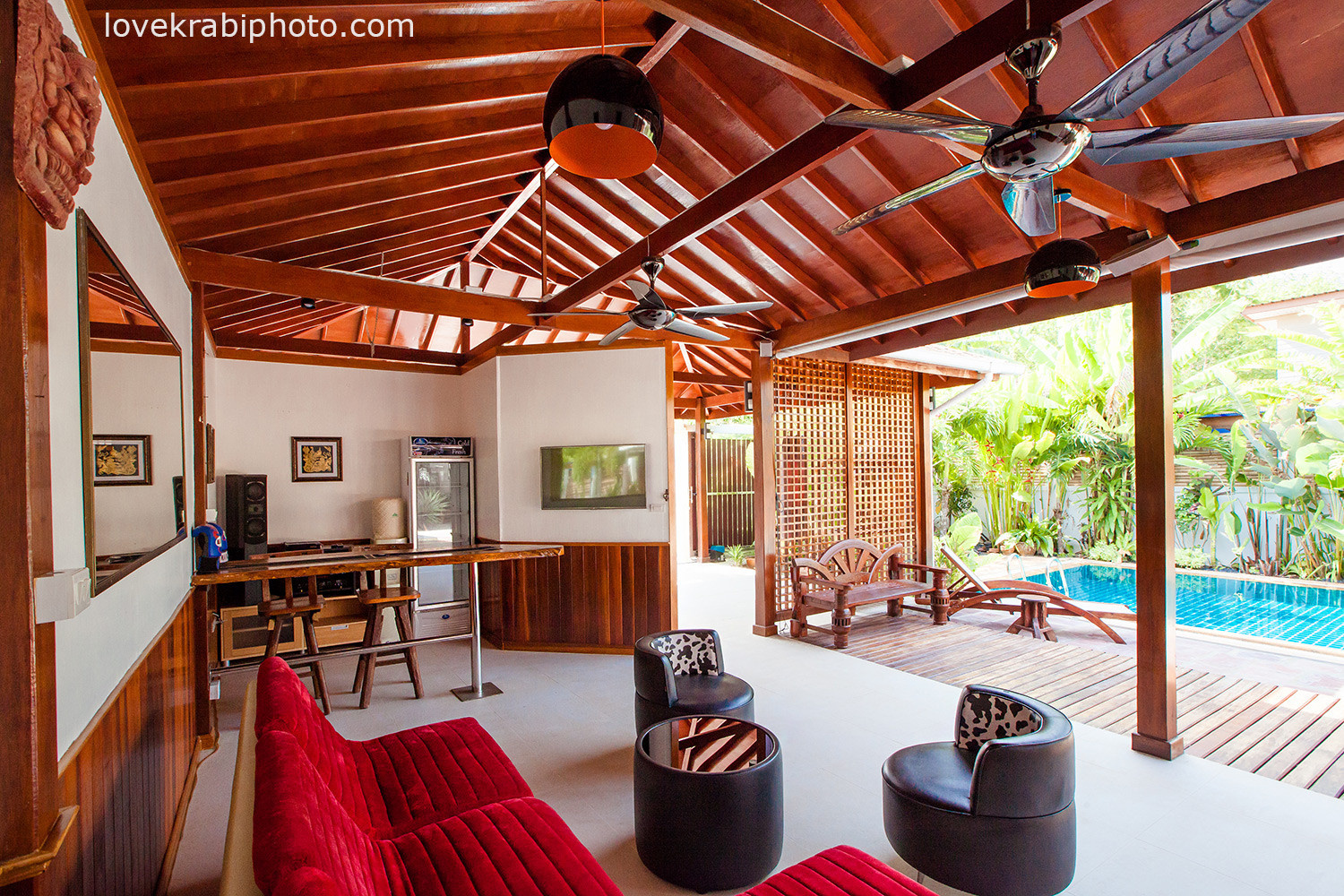 Вилла с бассеином