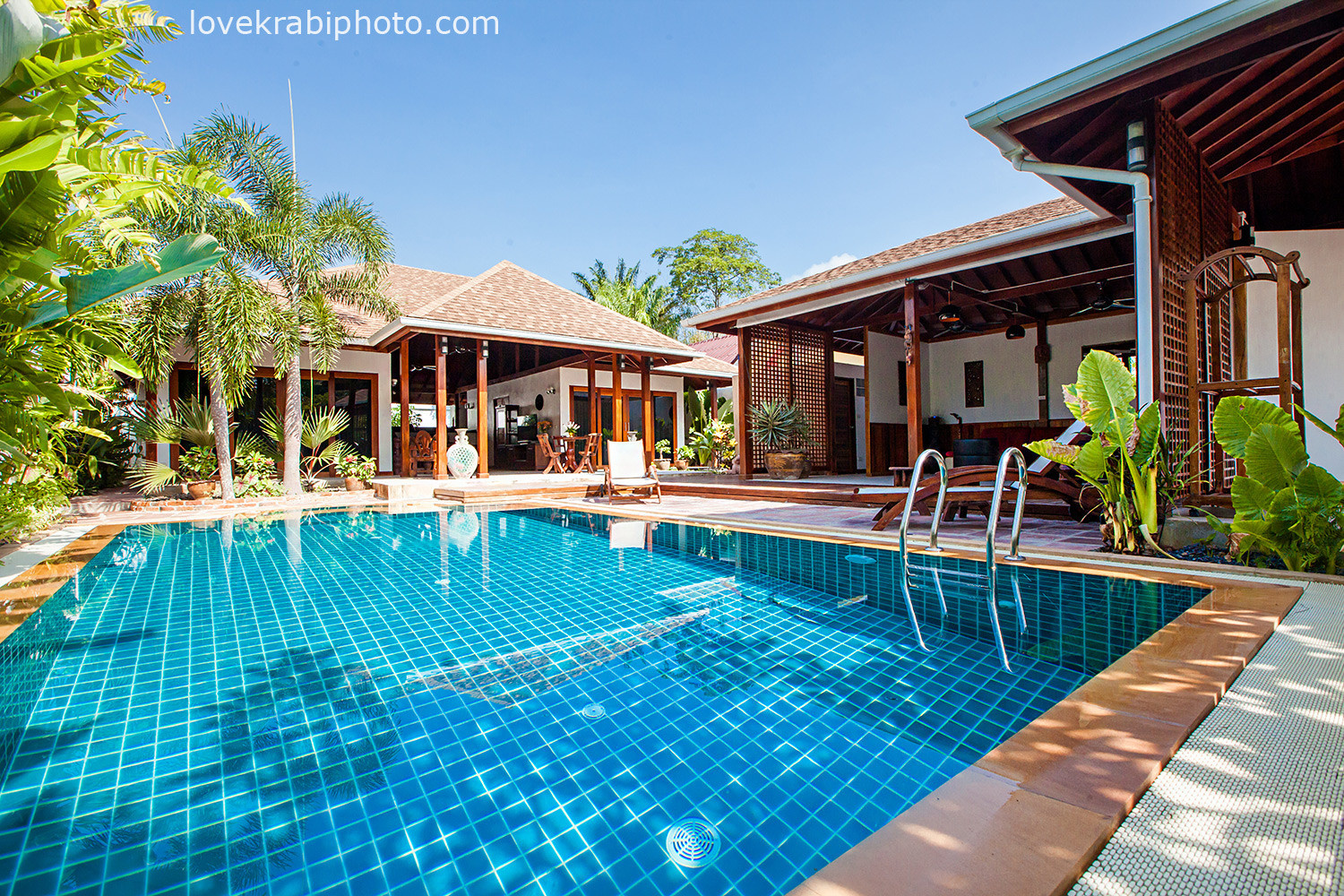 Вилла с бассеином