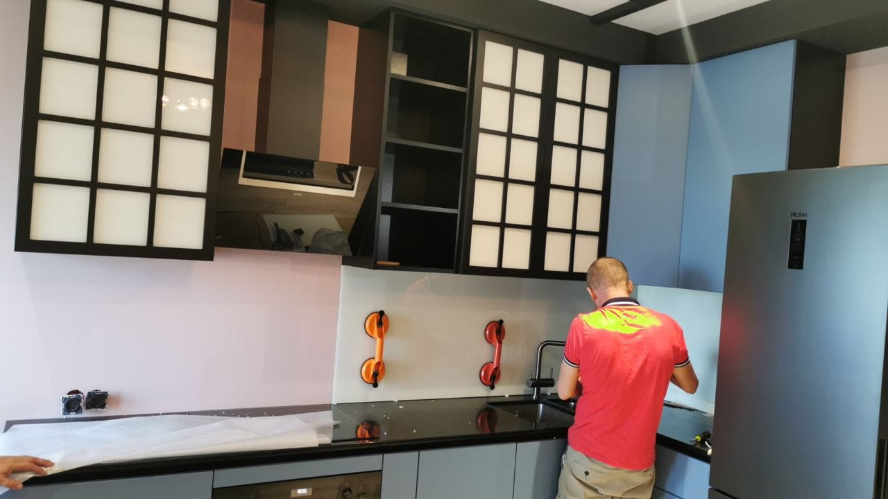 Стеновые панели для кухни в Triplex 4.4мм белая пленка.