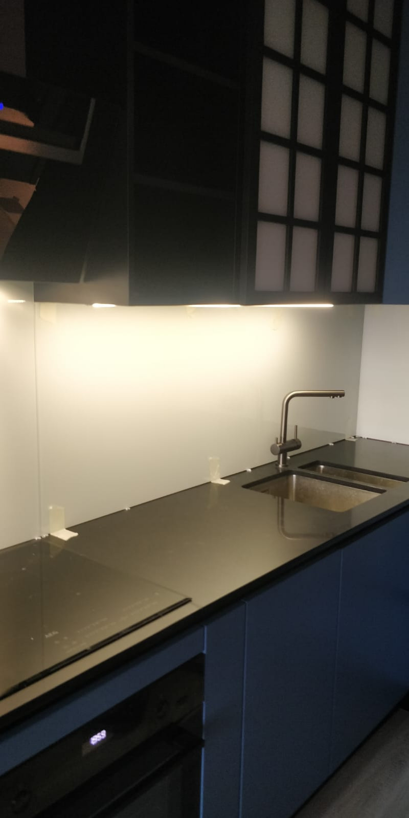 Стеновые панели для кухни в Triplex 4.4мм белая пленка.