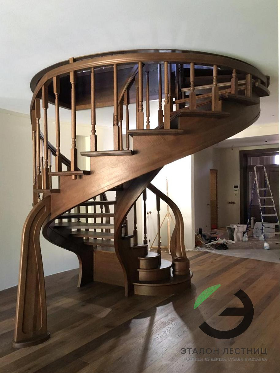 Винтовая лестница из дерева