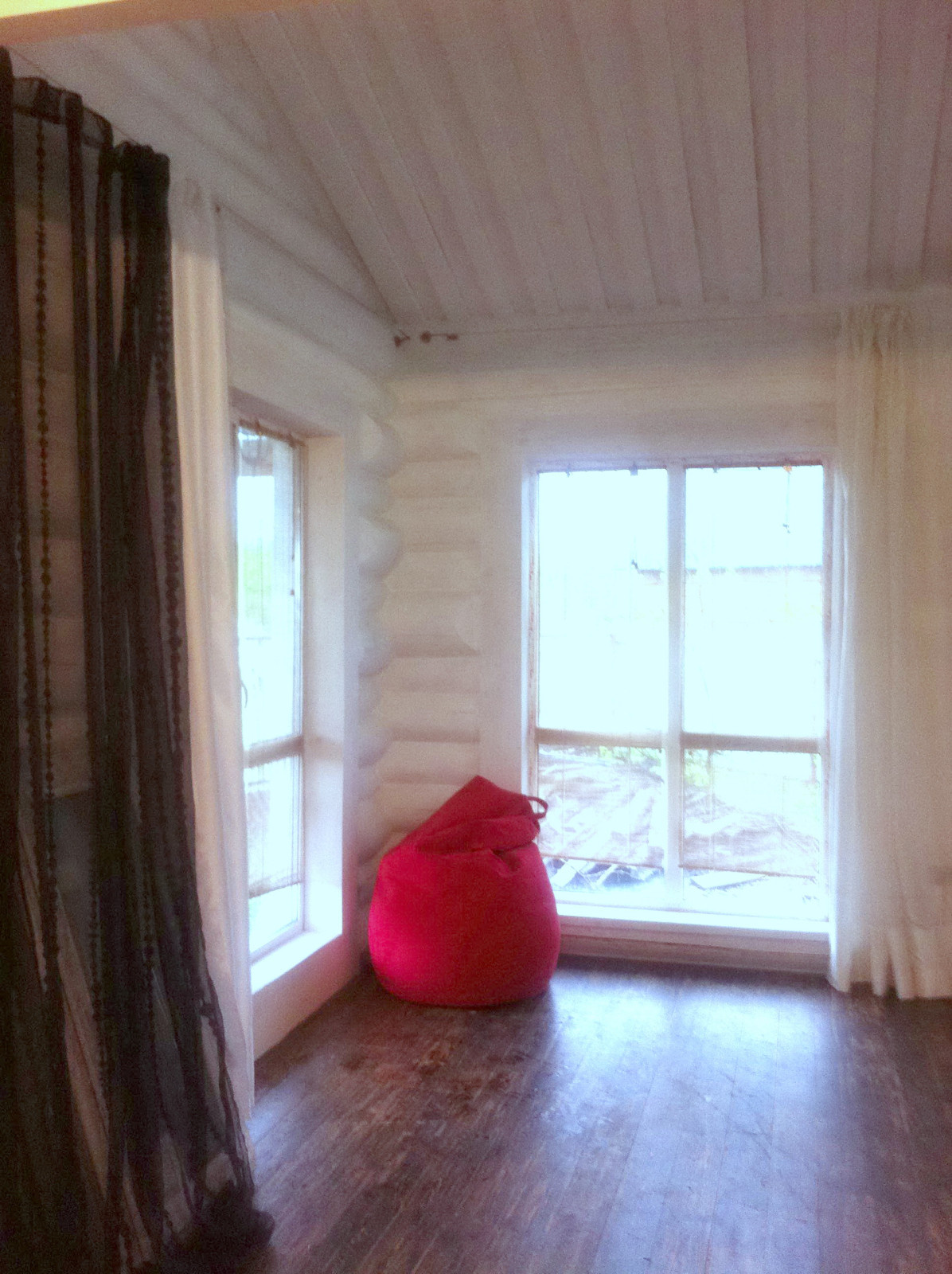 Деревянный дом-дача  ручной рубки