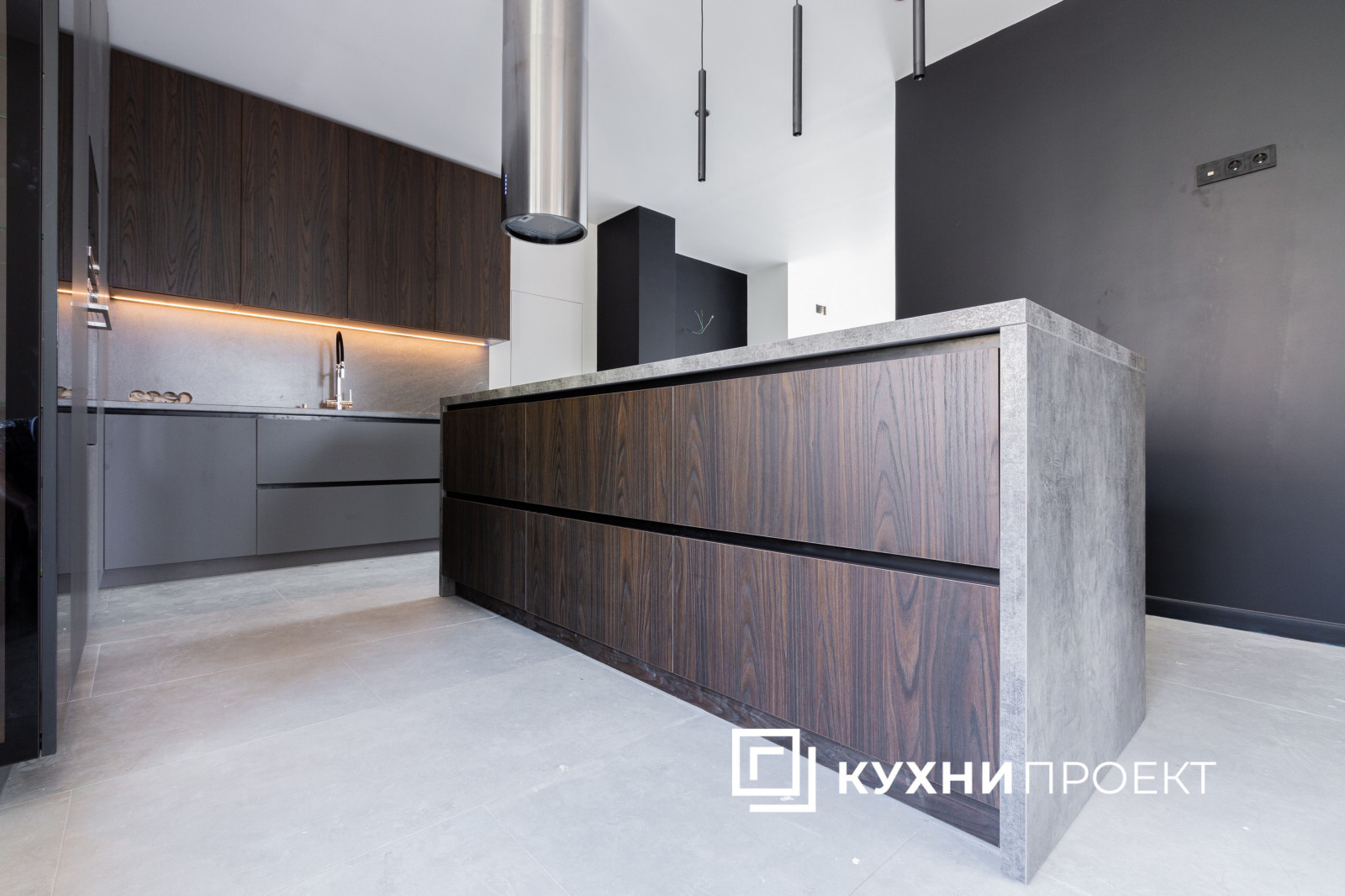 Стильная кухня с островом в современном стиле (реальные фото)