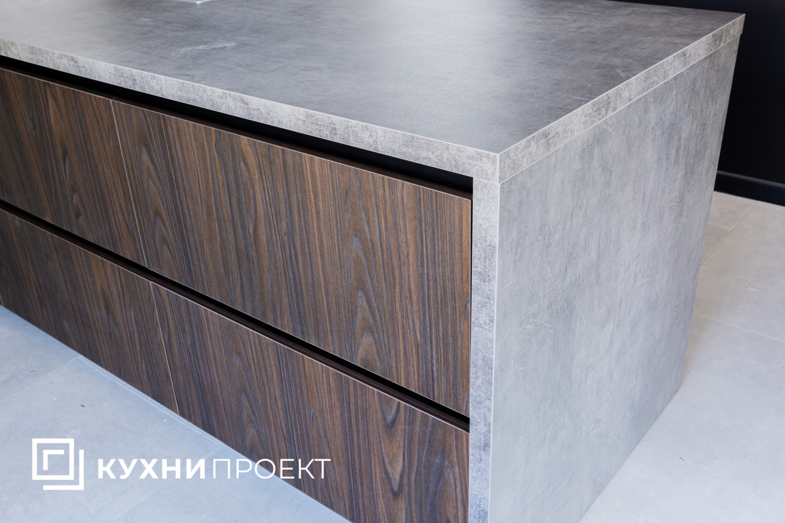 Стильная кухня с островом в современном стиле (реальные фото)