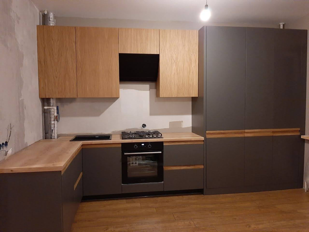 Кухня с интегрированными ручками из массива