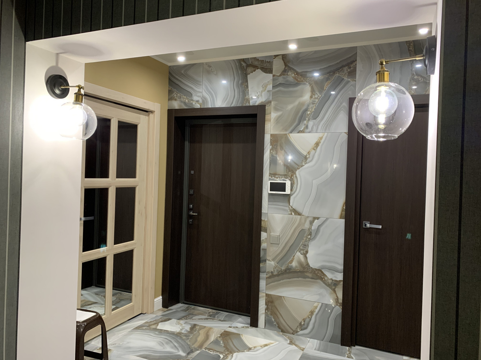 Одна квартира из двух