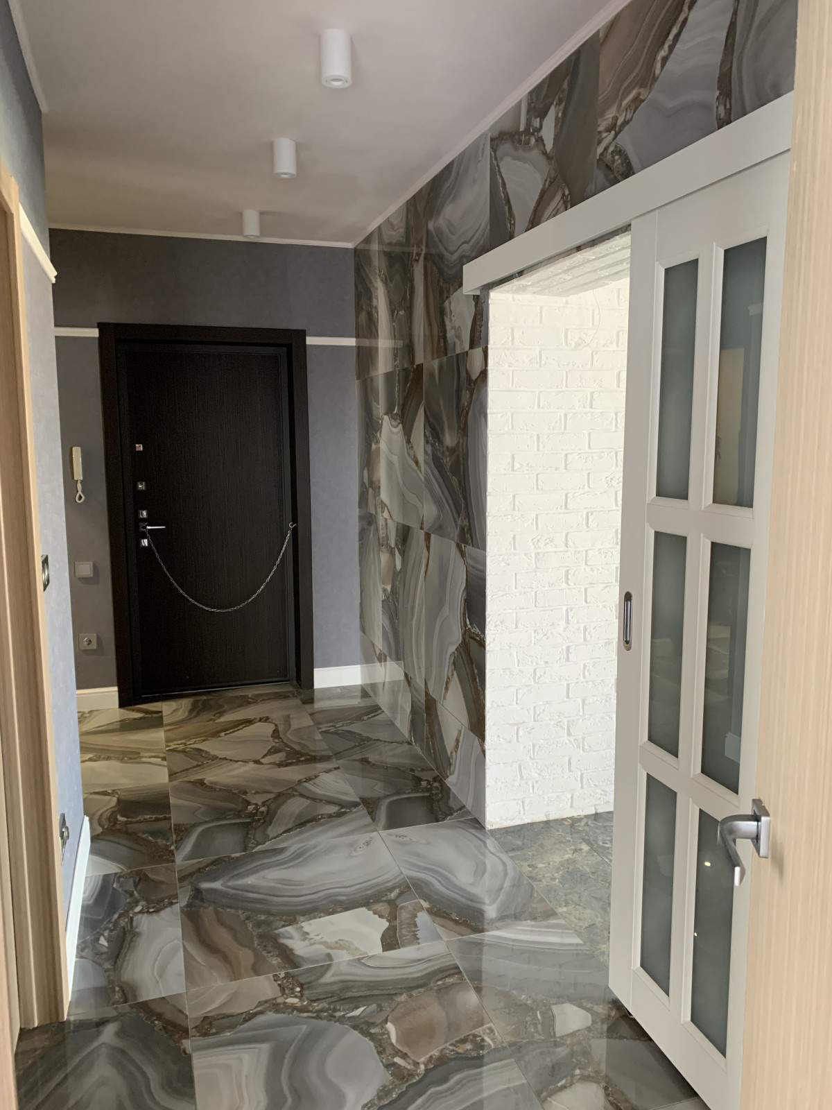 Одна квартира из двух