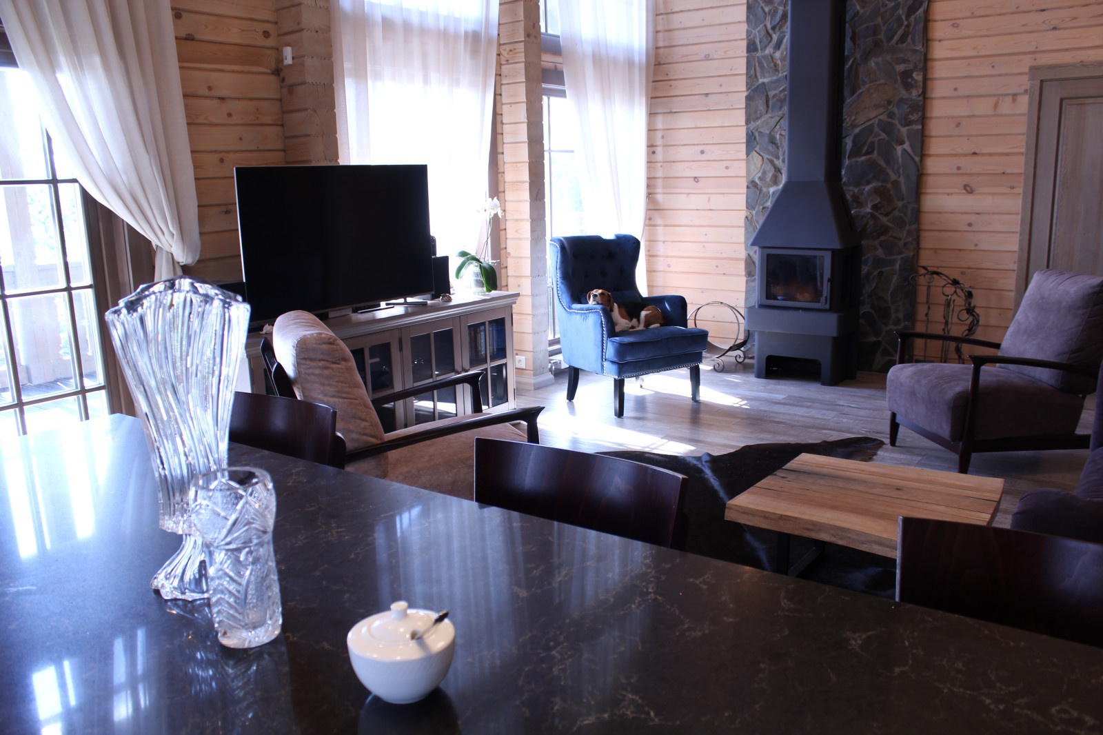 Дом из бруса в стиле шале.