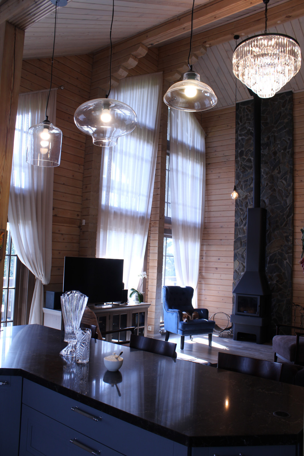 Дом из бруса в стиле шале.