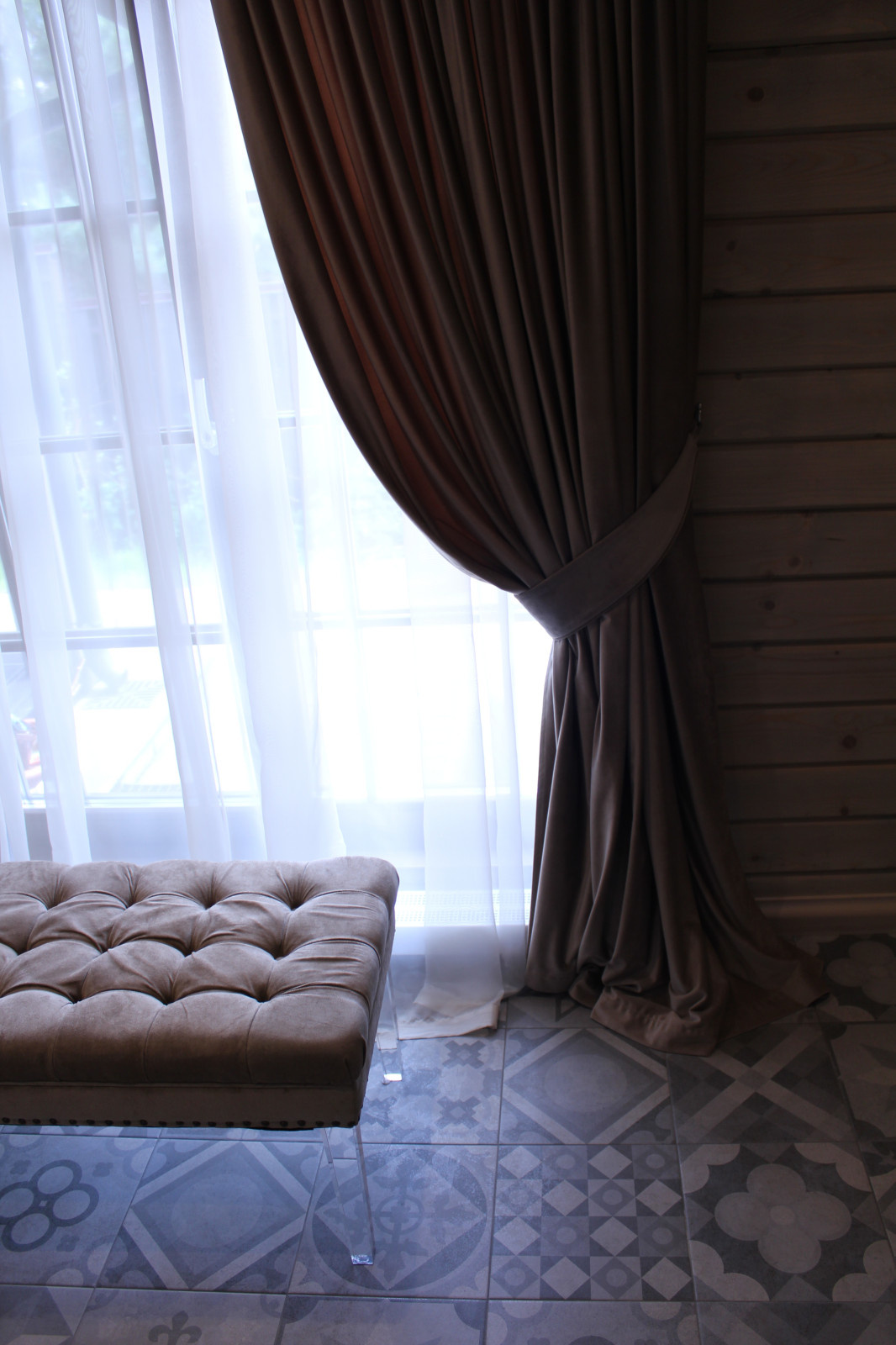 Дом из бруса в стиле шале.