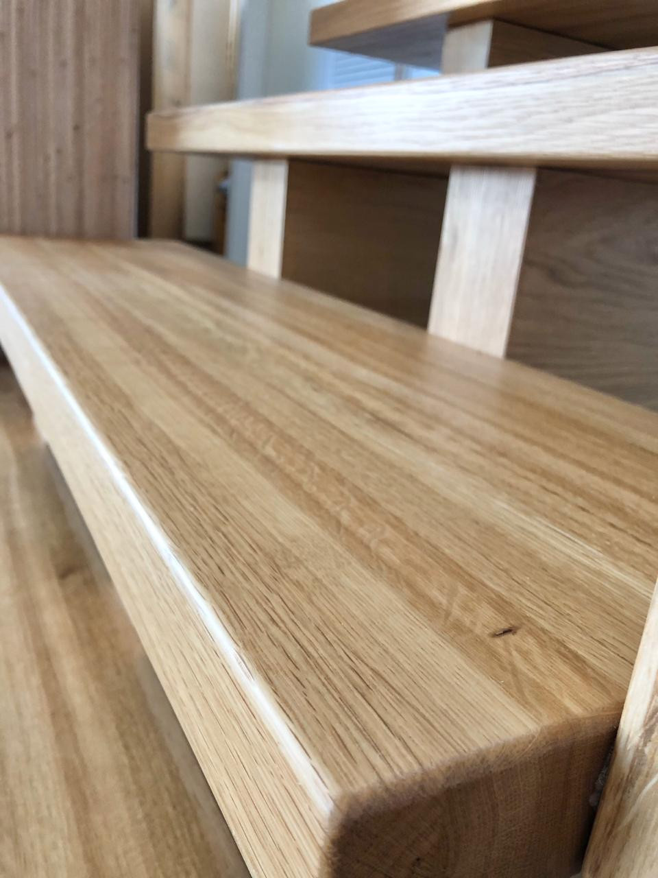 Лестница из массива дуба.