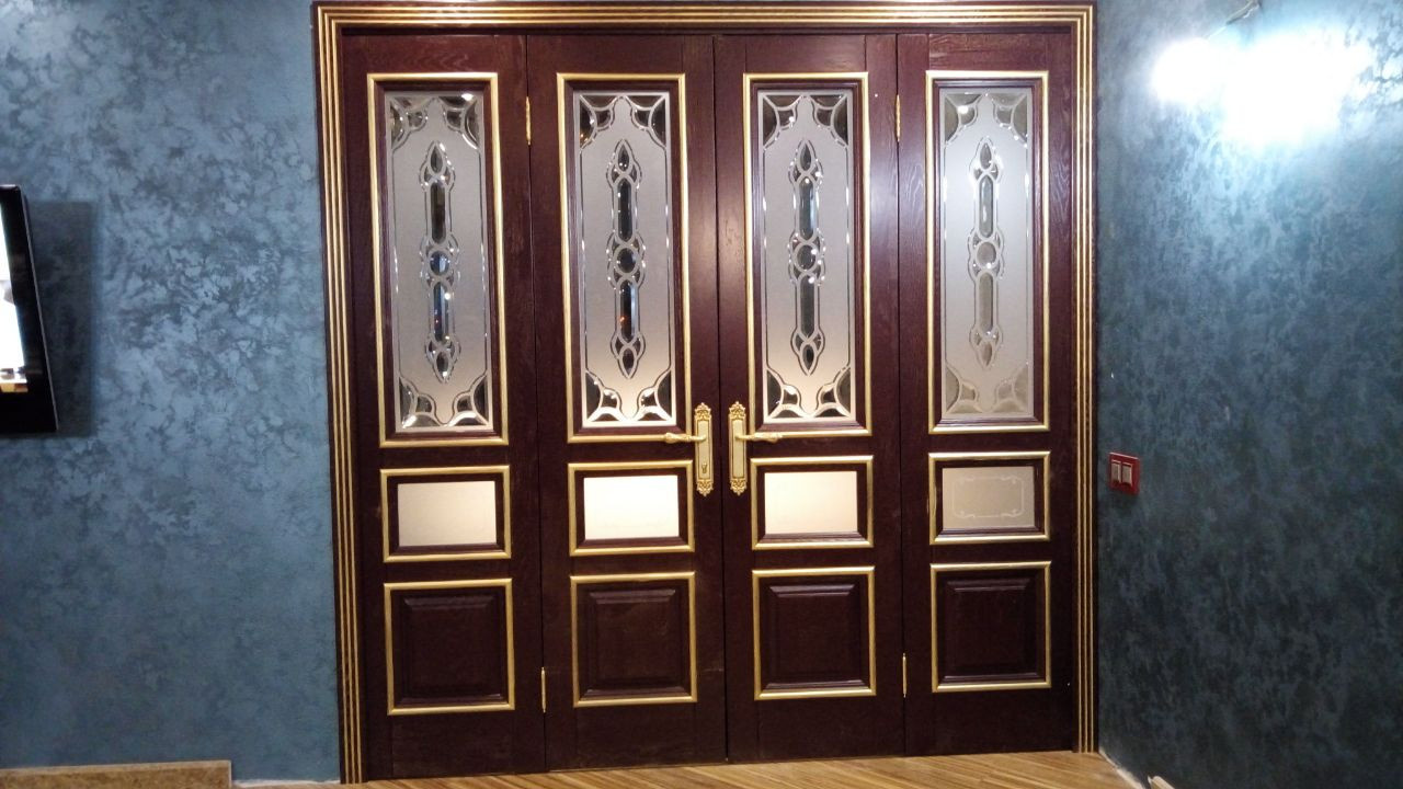 Классические двери из массива дуба