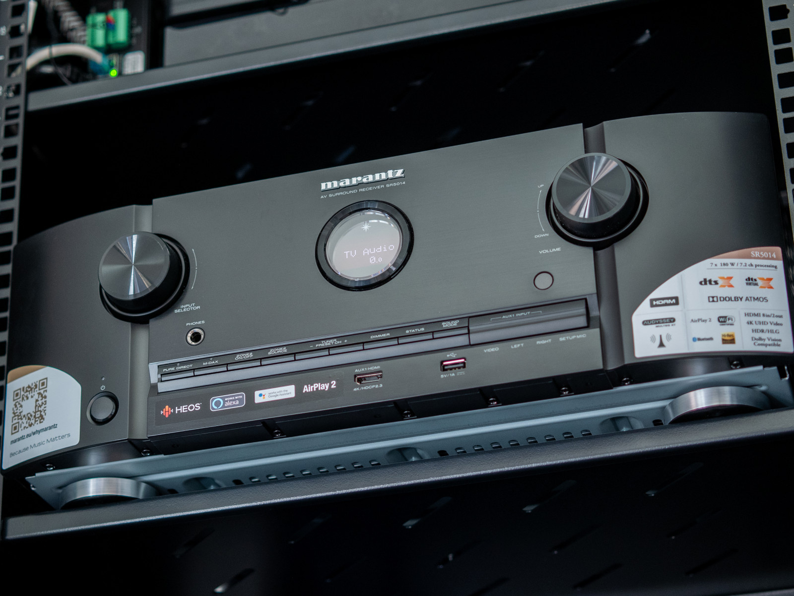 Инсталляция с невидимой акустикой в "Алых парусах"