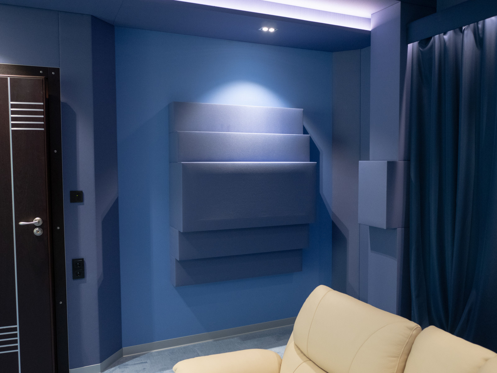 Домашний кинотеатр в мансарде