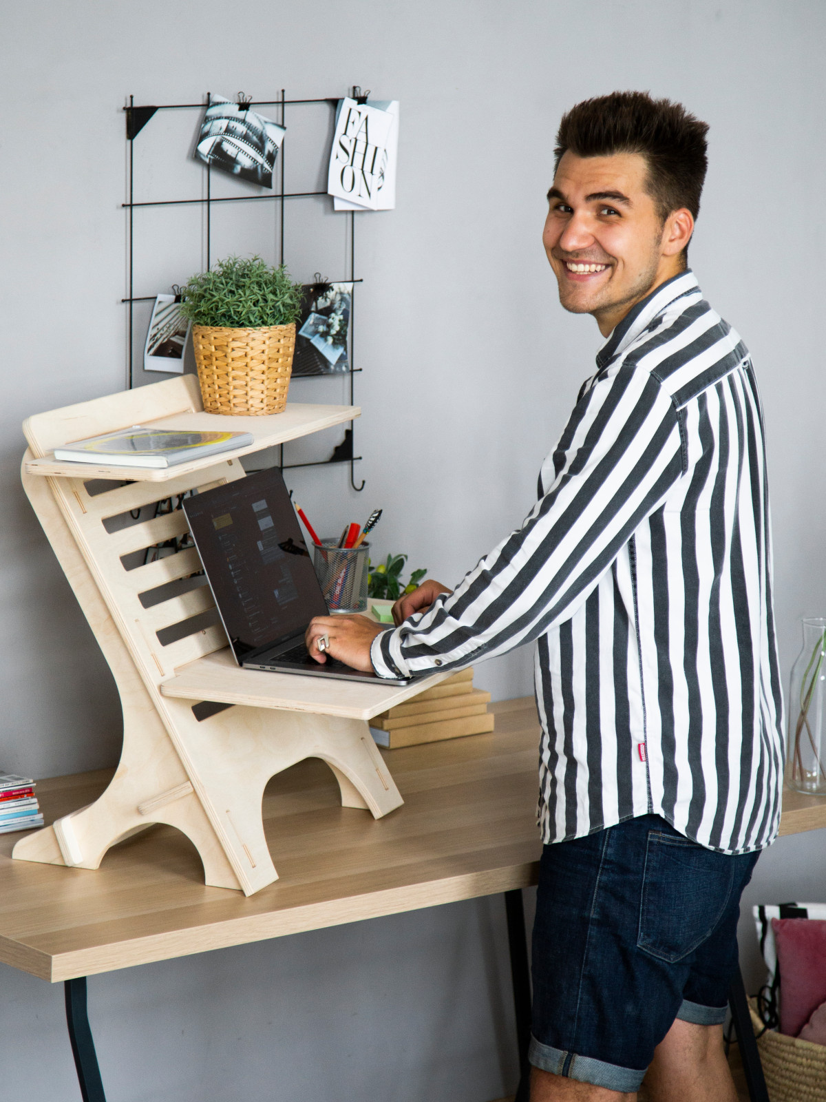 Stayhome Desk - настольный дэск, позволяющий работать стоя!