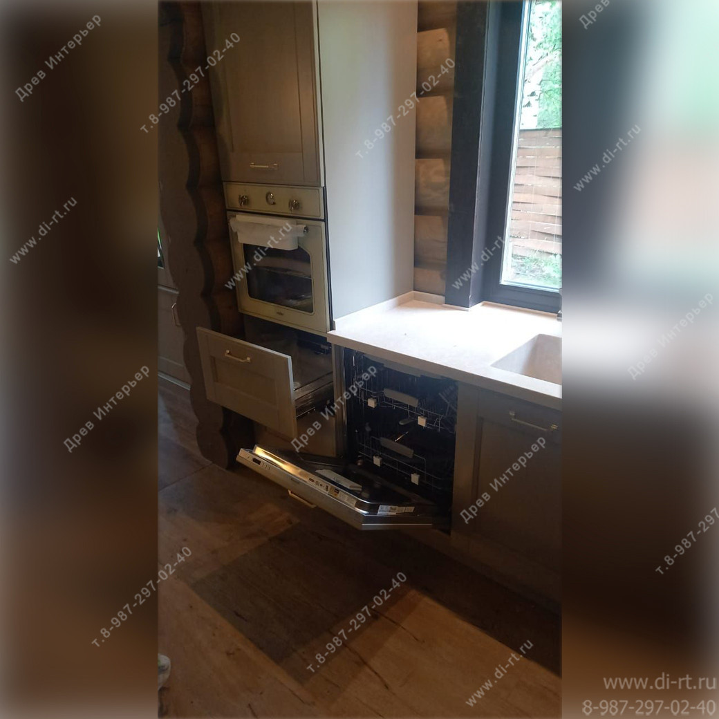 Отделка дома. Кухня. Лестница. Потолочные балки.