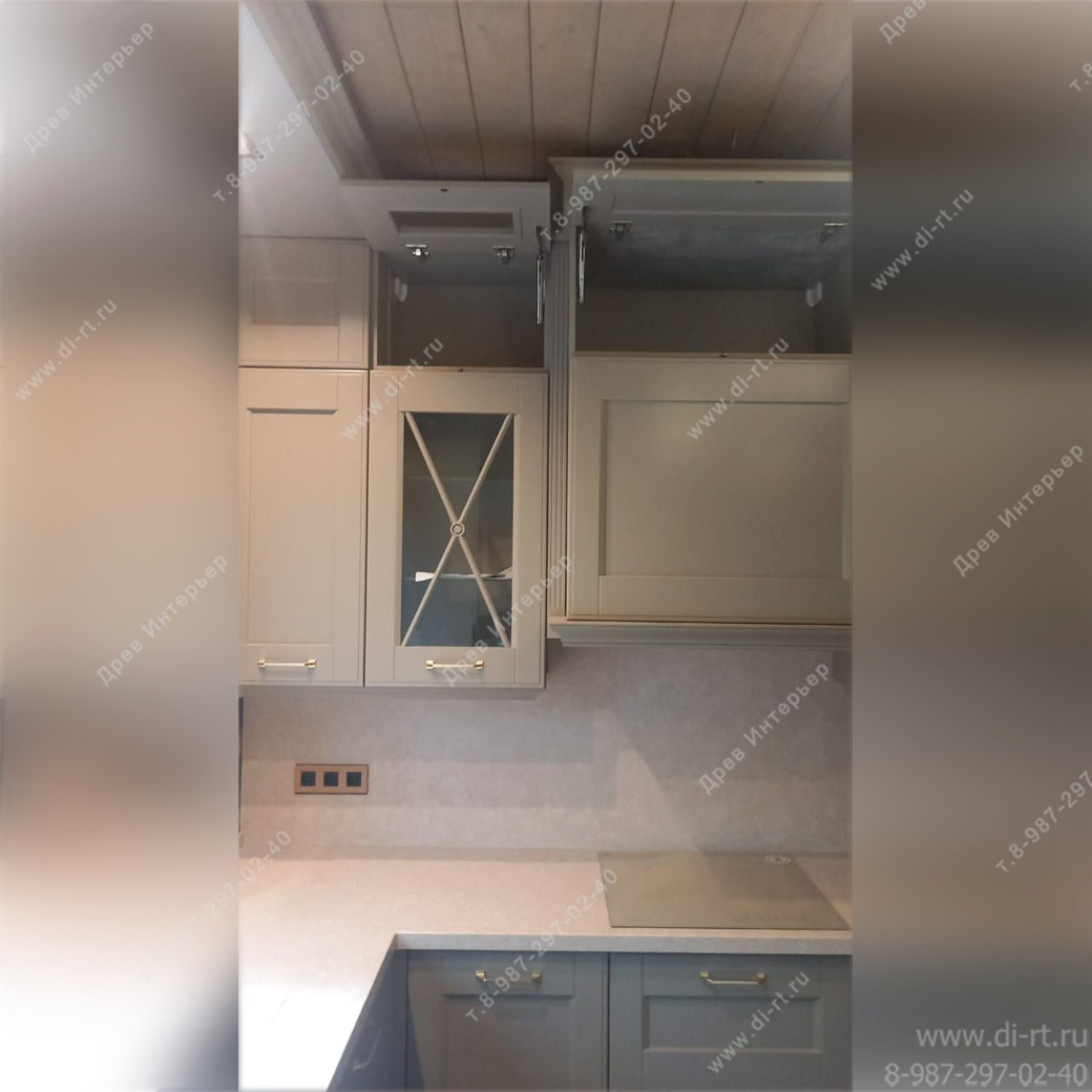 Отделка дома. Кухня. Лестница. Потолочные балки.