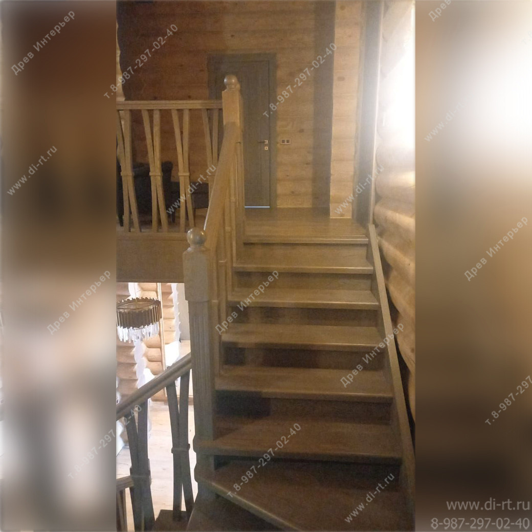 Отделка дома. Кухня. Лестница. Потолочные балки.
