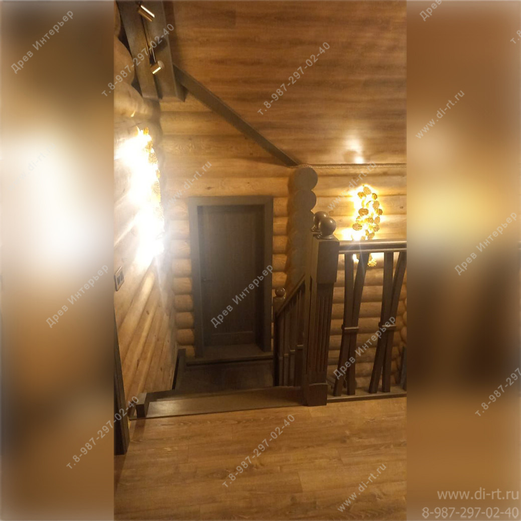 Отделка дома. Кухня. Лестница. Потолочные балки.