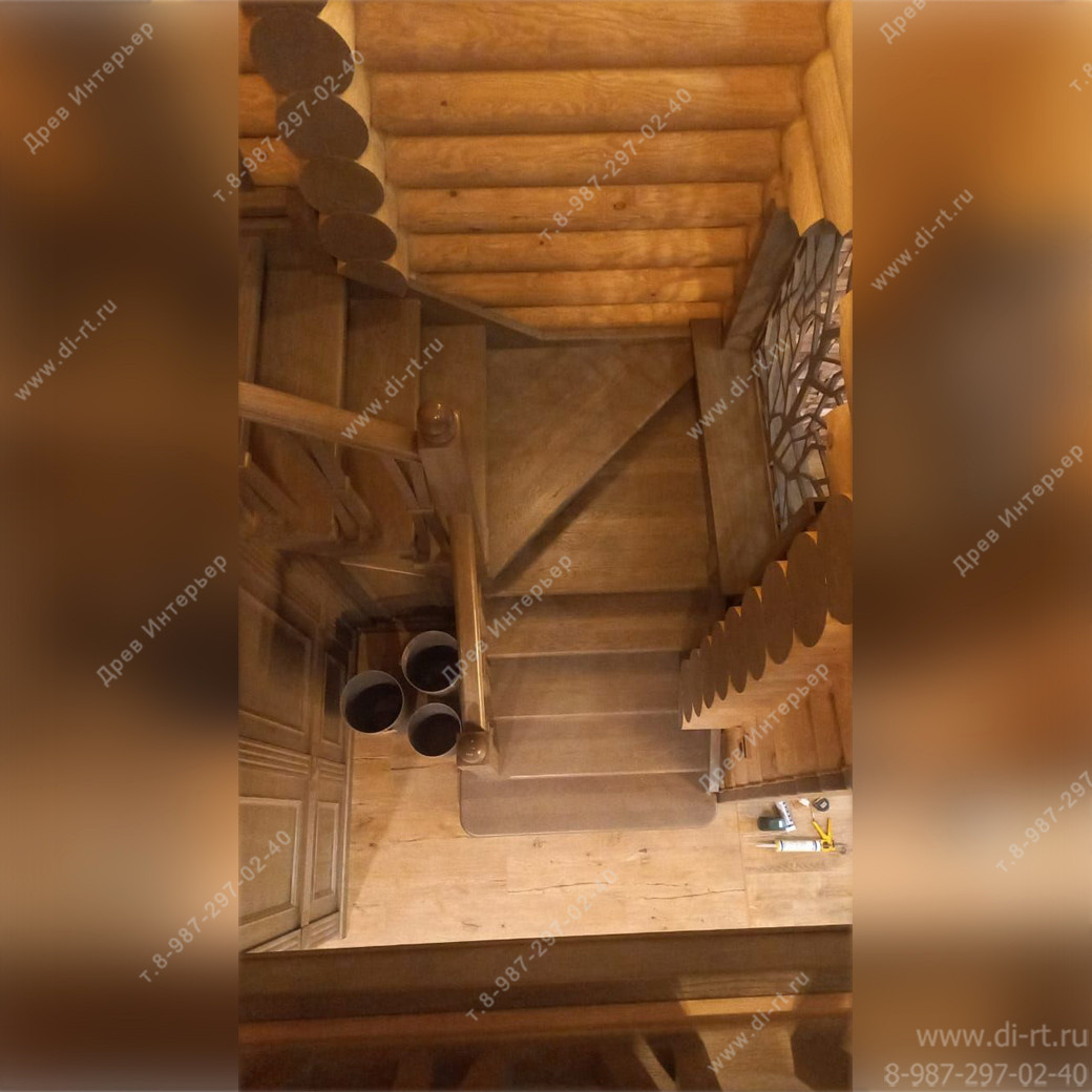 Отделка дома. Кухня. Лестница. Потолочные балки.