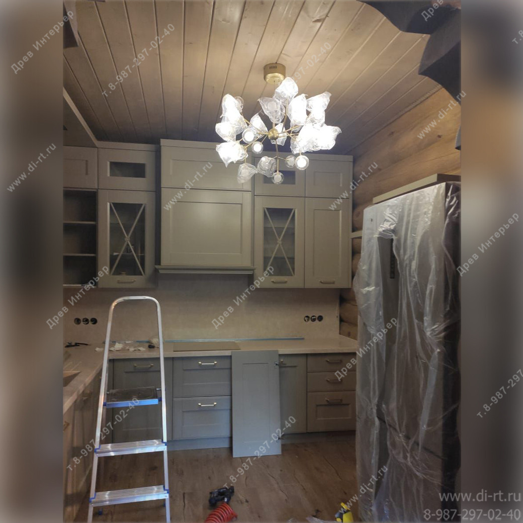 Отделка дома. Кухня. Лестница. Потолочные балки.