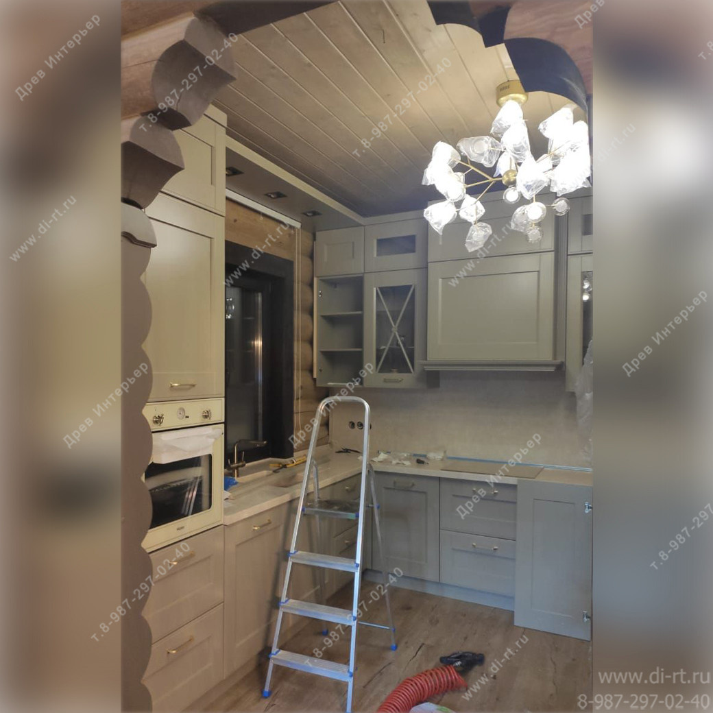 Отделка дома. Кухня. Лестница. Потолочные балки.