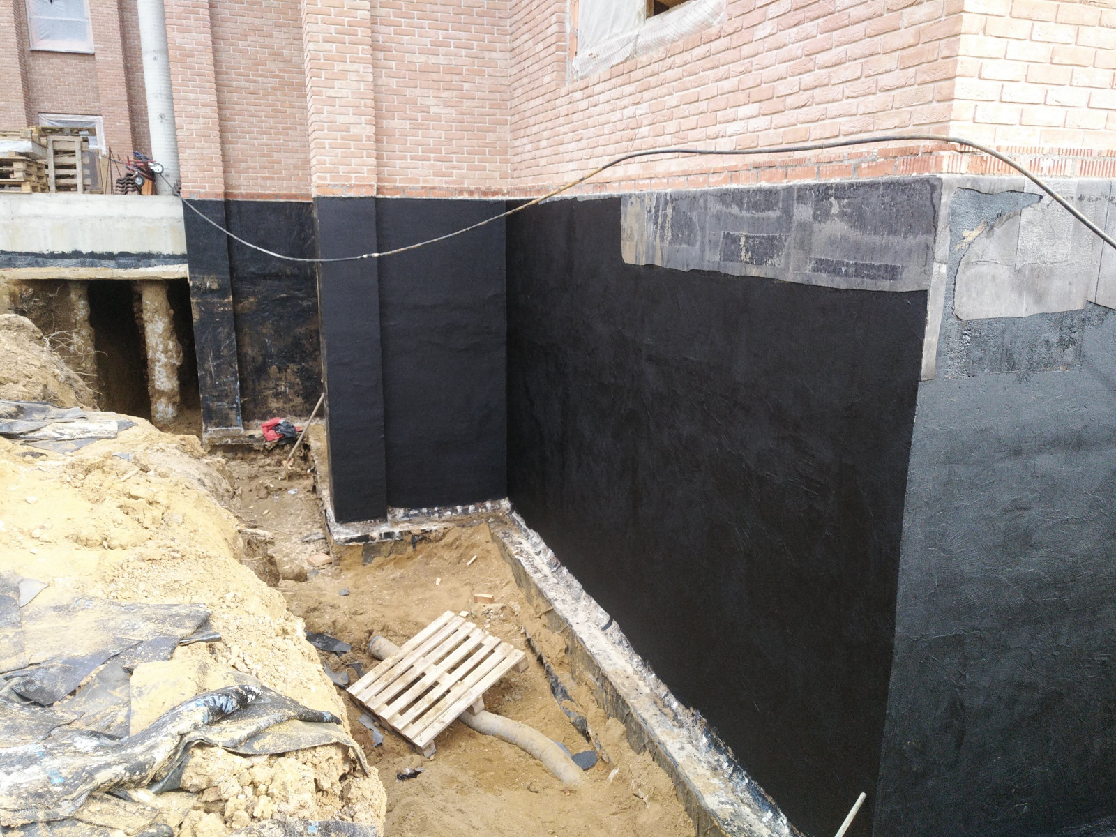 Переделка дренажа и гидроизоляции в особняке в Трубачовке