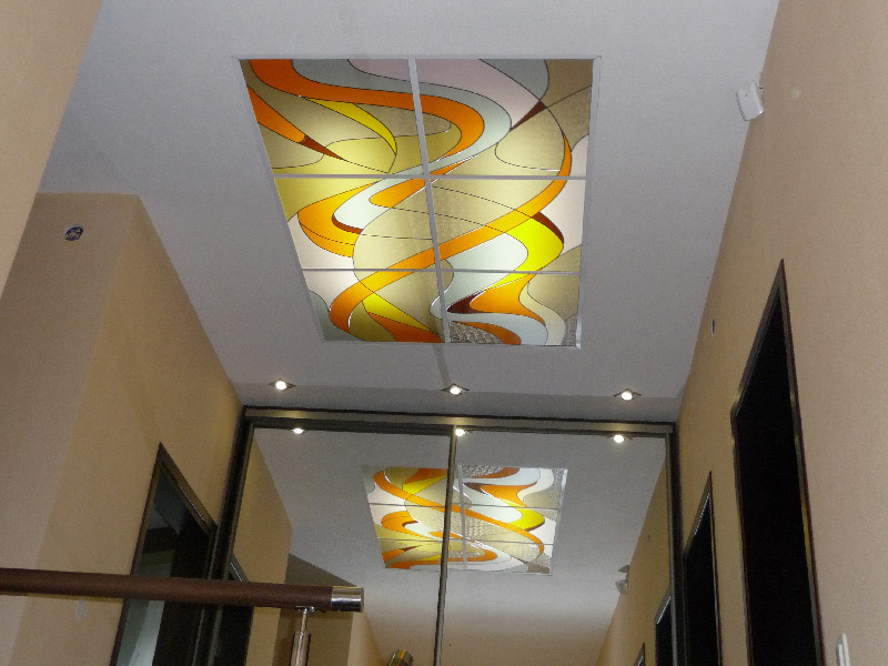 Витраж в потолок (загородный дом)