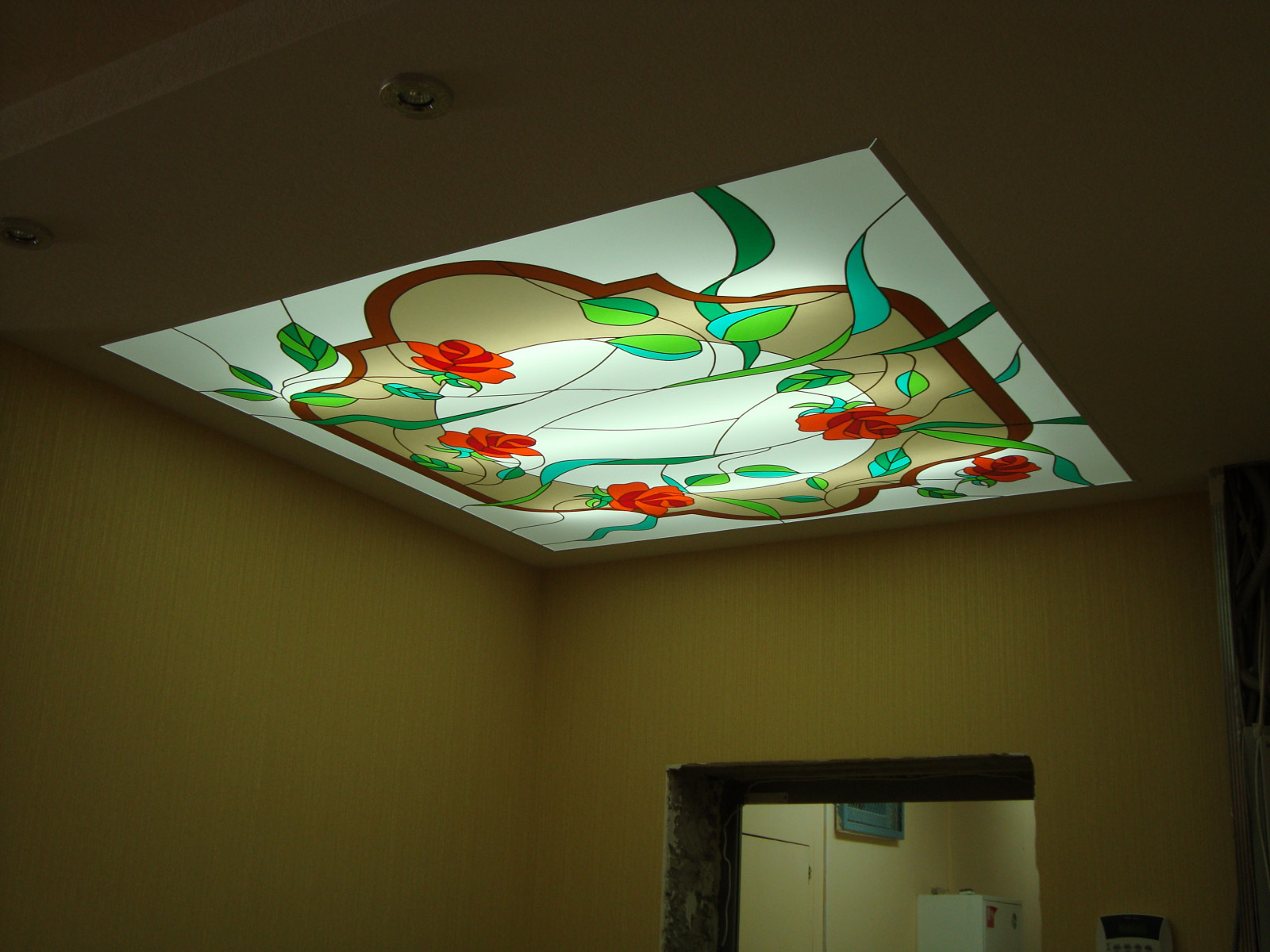 Витраж в потолок (загородный дом)