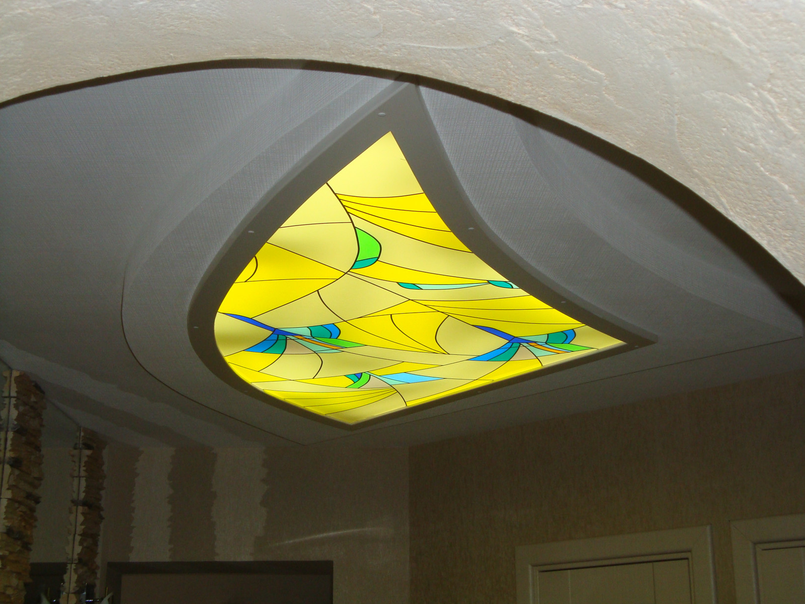 Витраж в потолок
