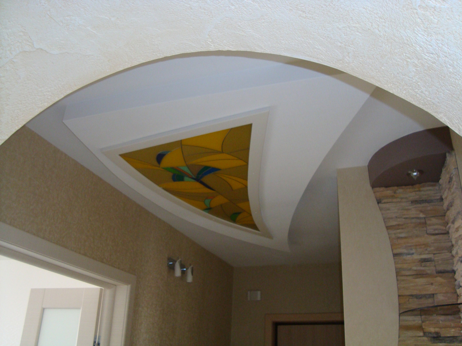 Витраж в потолок