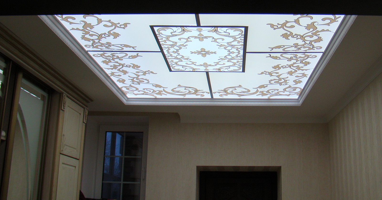 Витраж в потолок