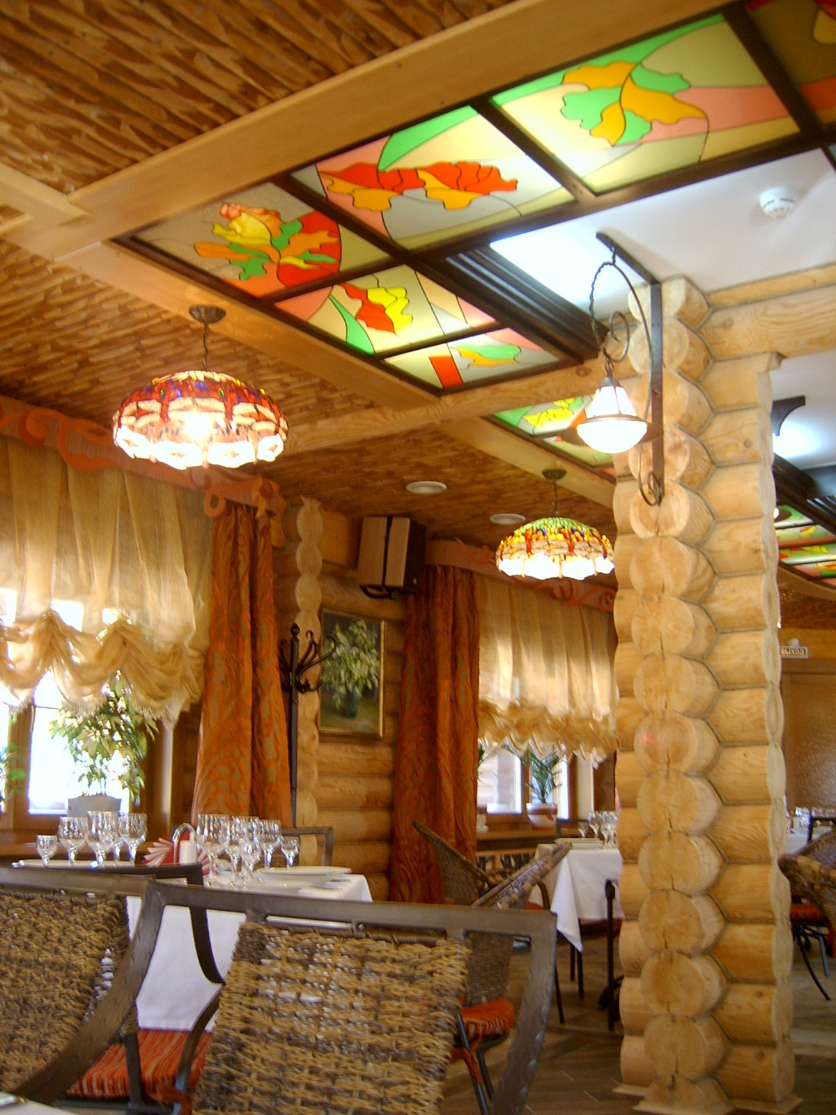 Витраж в потолок