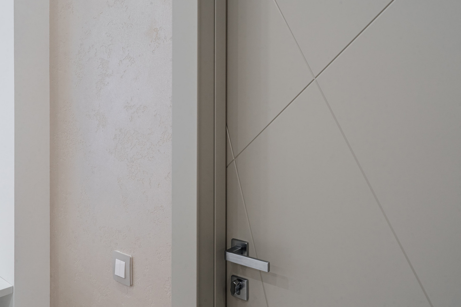 Cалон «Монополия красоты». Нанесение декоративной штукатурки