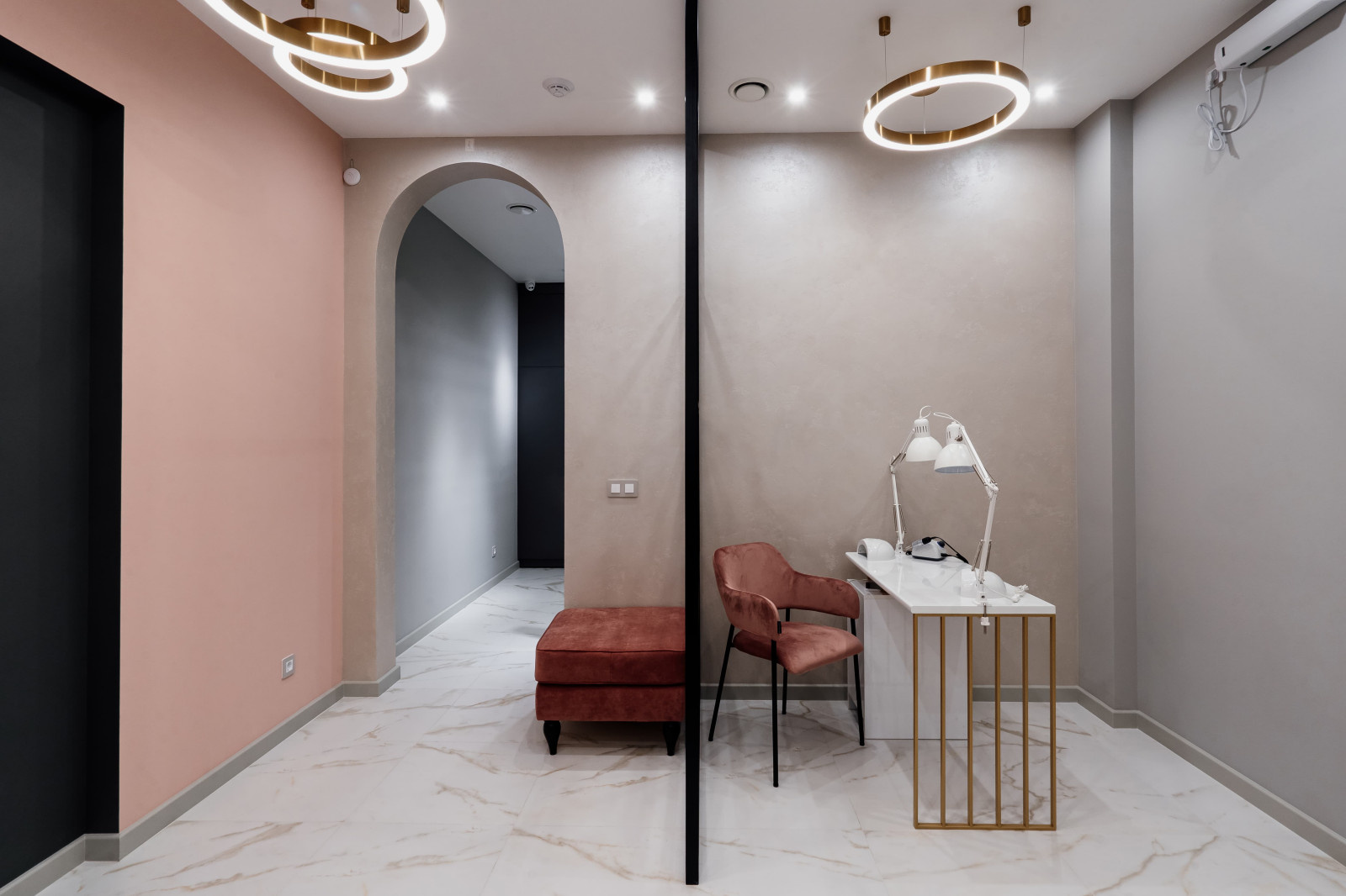 Cалон «Монополия красоты». Нанесение декоративной штукатурки