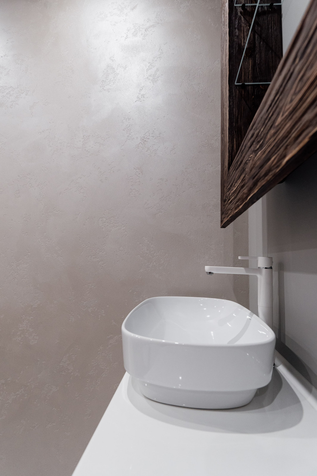 Cалон «Монополия красоты». Нанесение декоративной штукатурки